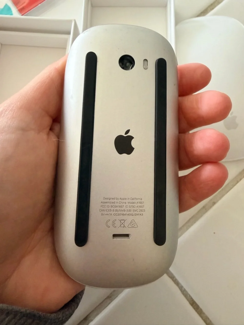 Apple White Magic Mouse 2 — Wireless Multi-Touch Mouse